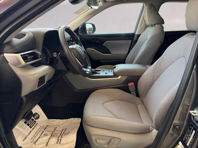 2022 Toyota Highlander L - Photo 9