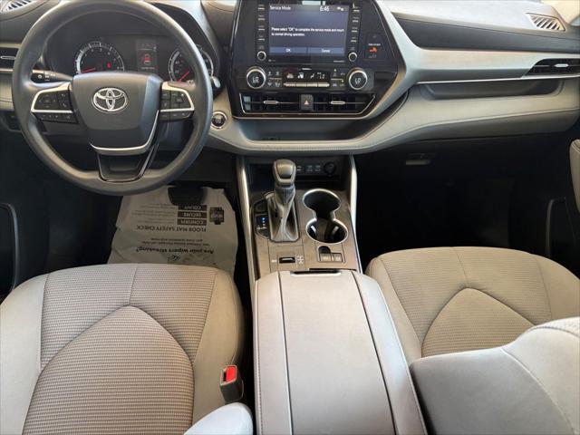 2022 Toyota Highlander L - Photo 10