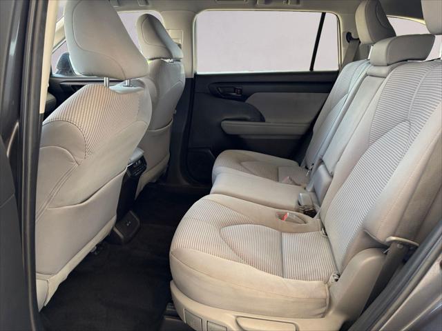 2022 Toyota Highlander L - Photo 13