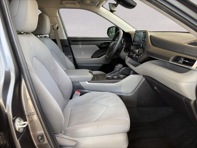 2022 Toyota Highlander L - Photo 15