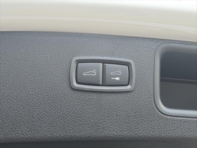 2026 Porsche Macan Unknown