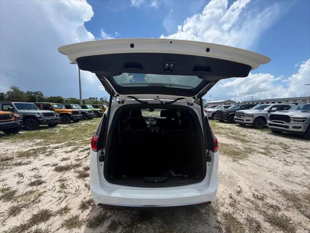 2027 Chrysler Pacifica Pinnacle