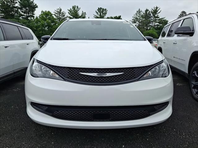 2027 Chrysler Pacifica LX