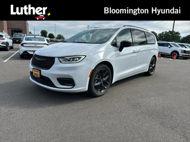 2025 Chrysler Pacifica Limited for sale in Bloomington, MN