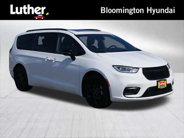 2025 Chrysler Pacifica Limited for sale in Bloomington, MN