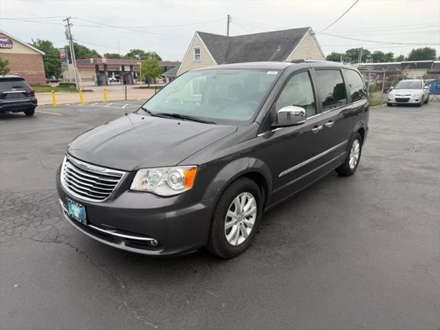 2016 Chrysler Town & Country Limited Platinum for sale in Saint Charles, MO