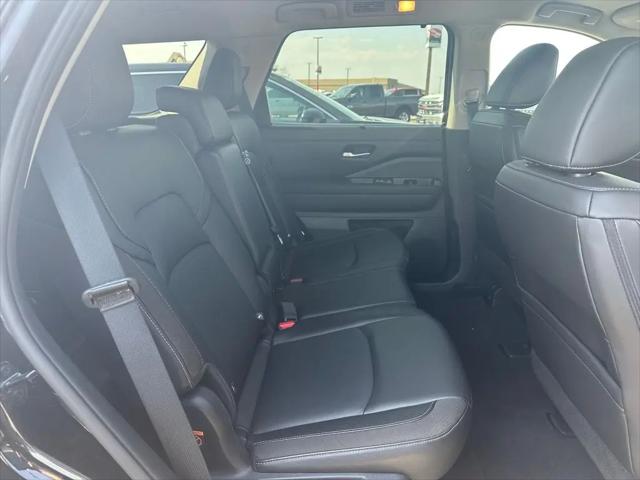 2025 Nissan Pathfinder SL 4WD