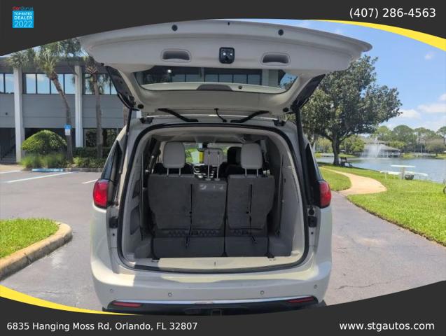2017 Chrysler Pacifica Touring-L Plus