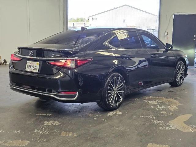 2022 Lexus ES 300h 300h
