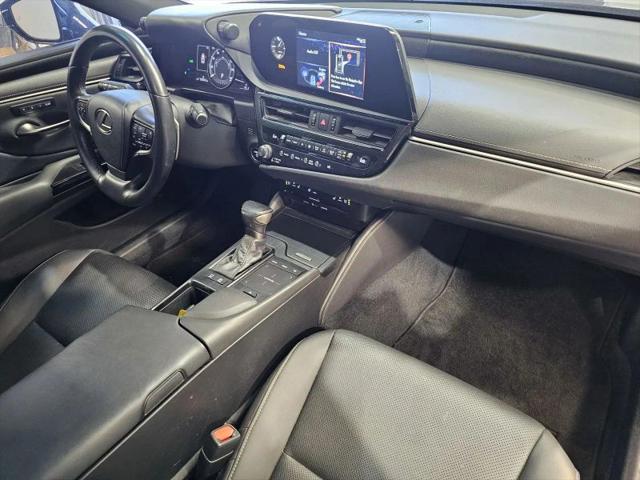 2022 Lexus ES 300h 300h