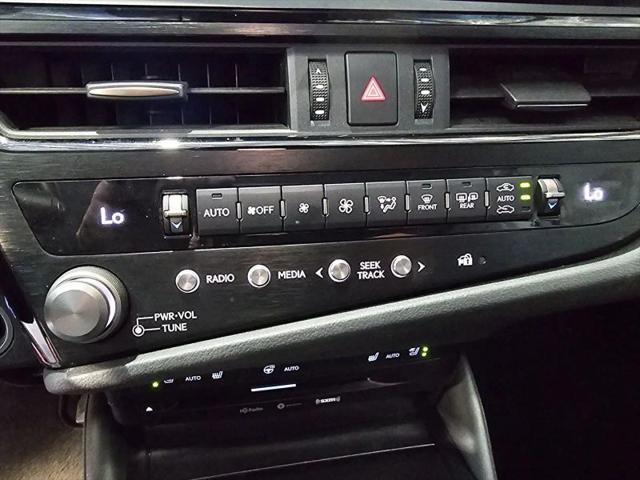 2022 Lexus ES 300h 300h