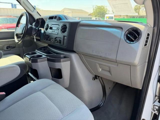 2009 Ford E-350 Super Duty XLT
