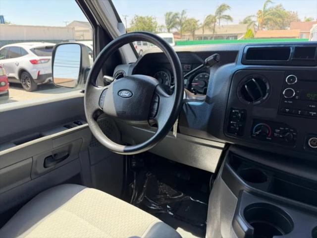 2009 Ford E-350 Super Duty XLT