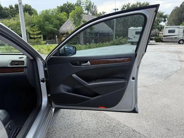 2013 Volkswagen Passat 2.0L TDI SEL Premium