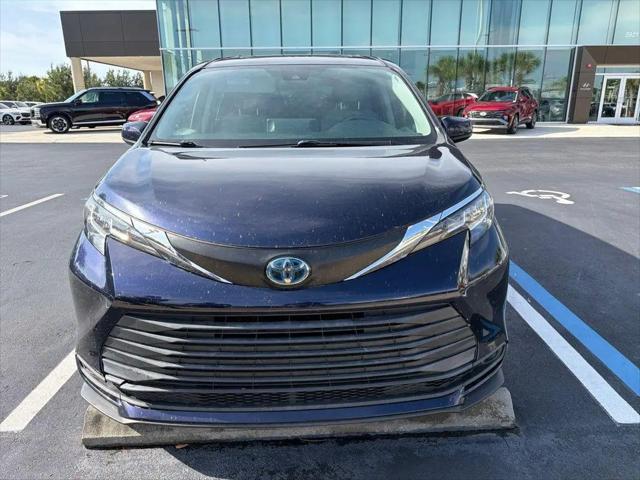 2021 Toyota Sienna LE for sale in Bradenton, FL