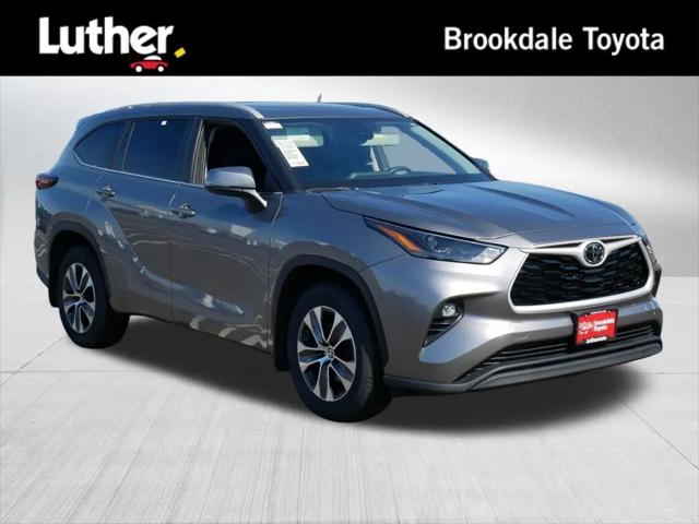 2025 Toyota Highlander XLE for sale in Brooklyn Center, MN