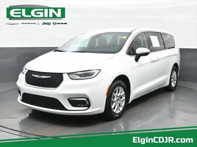2023 Chrysler Pacifica Touring for sale in Streamwood, IL