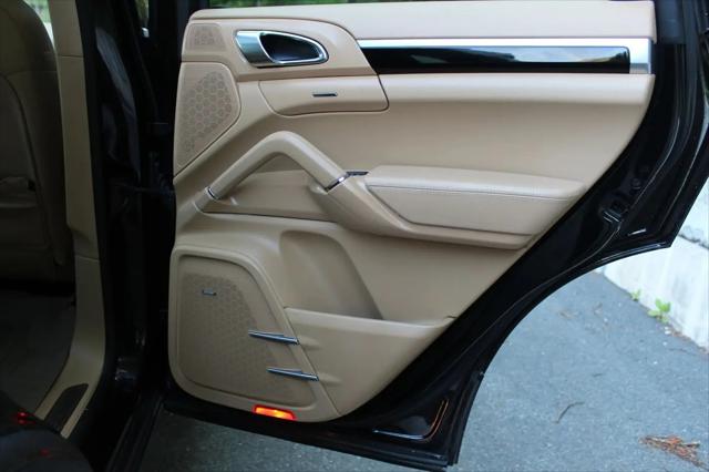 2014 Porsche Cayenne Platinum Edition
