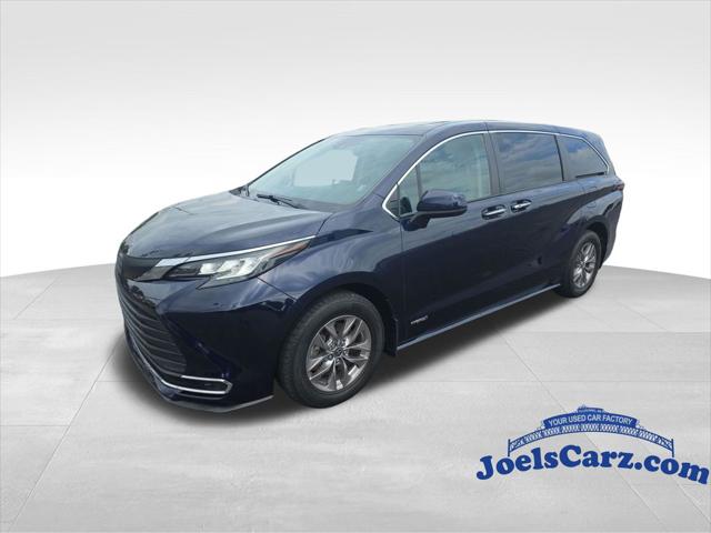 2021 Toyota Sienna LE for sale in Flushing, MI
