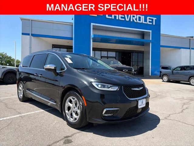 2023 Chrysler Pacifica Limited for sale in Olathe, KS