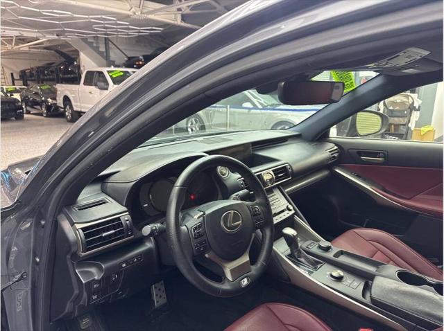 2017 Lexus IS 200t Base 4dr Sedan