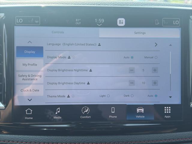 2027 Chrysler Pacifica Select