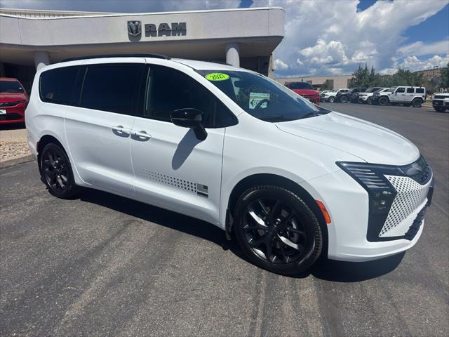 2027 Chrysler Pacifica PACIFICA SELECT AWD