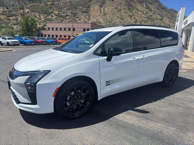 2027 Chrysler Pacifica PACIFICA SELECT AWD
