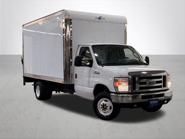 2016 Ford E-450 Cutaway Base
