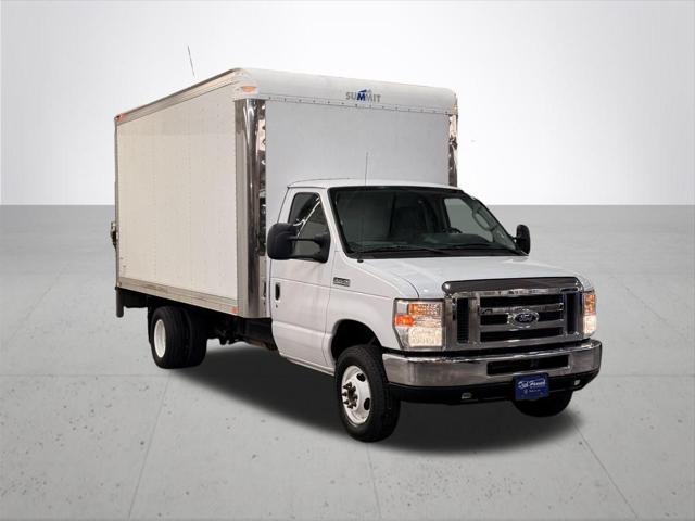 2016 Ford E-450 Cutaway Base