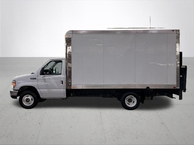 2016 Ford E-450 Cutaway Base