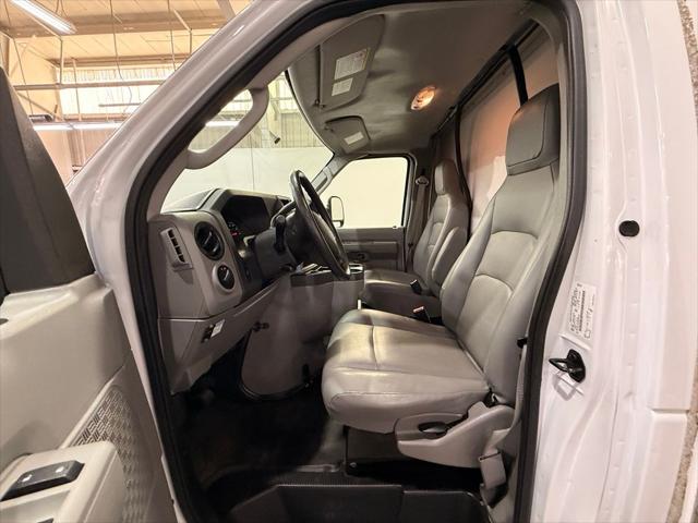 2016 Ford E-450 Cutaway Base
