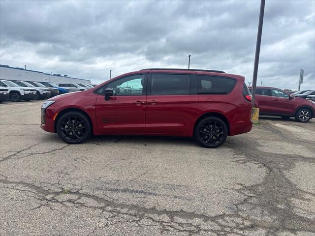 2027 Chrysler Pacifica PACIFICA SELECT AWD