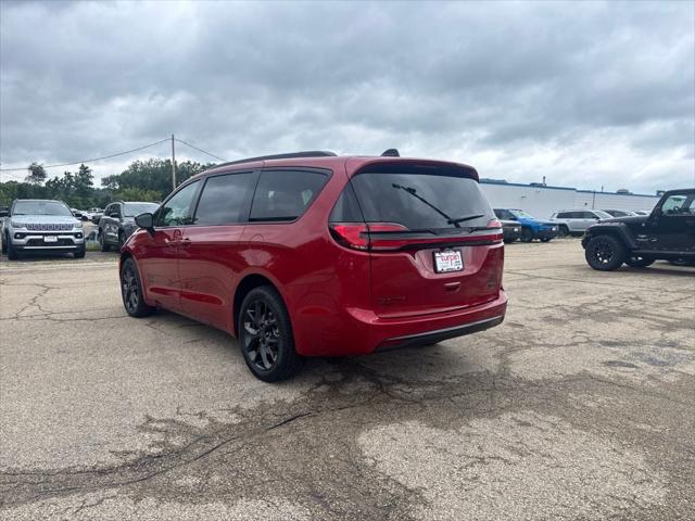 2027 Chrysler Pacifica PACIFICA SELECT AWD