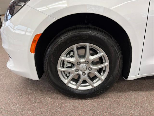2027 Chrysler Pacifica LX