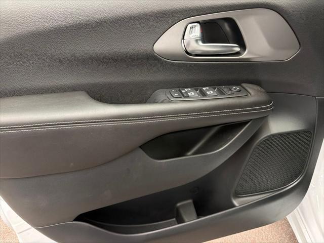 2027 Chrysler Pacifica LX