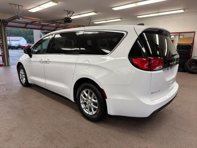 2027 Chrysler Pacifica LX