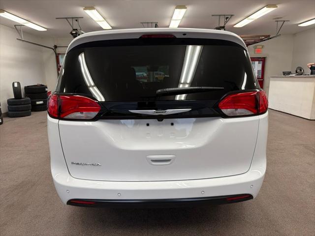 2027 Chrysler Pacifica LX