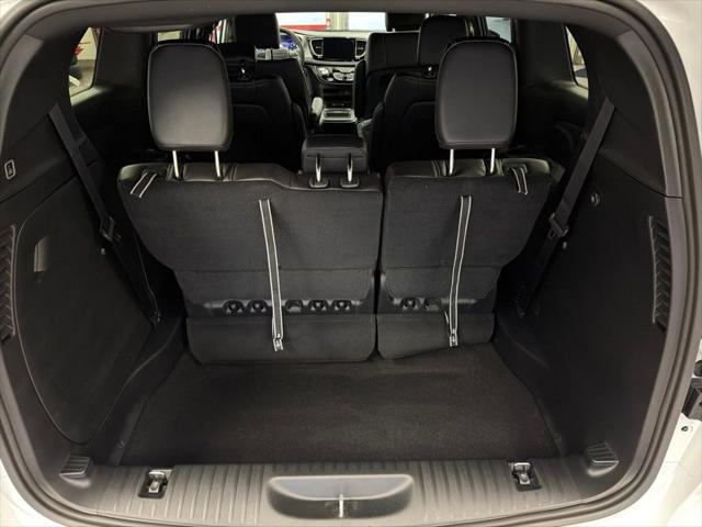 2027 Chrysler Pacifica LX