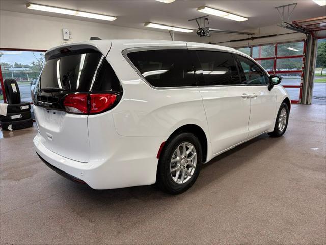 2027 Chrysler Pacifica LX
