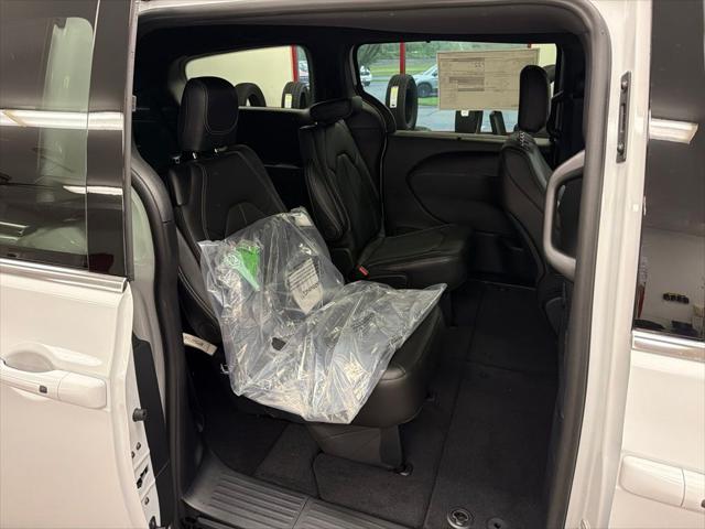 2027 Chrysler Pacifica LX