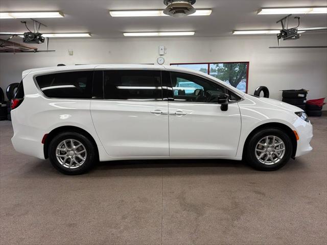2027 Chrysler Pacifica LX