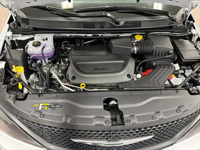 2027 Chrysler Pacifica LX