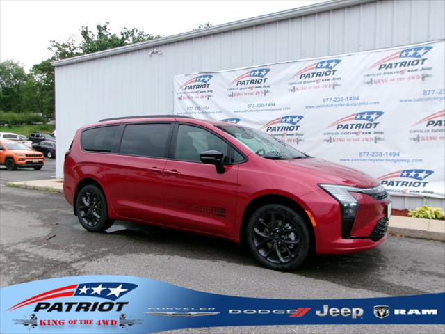 2027 Chrysler Pacifica Select for sale in Oakland, MD