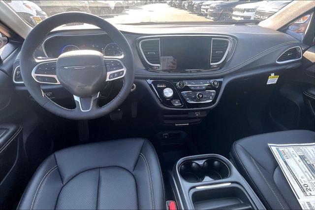 2027 Chrysler Pacifica Select AWD