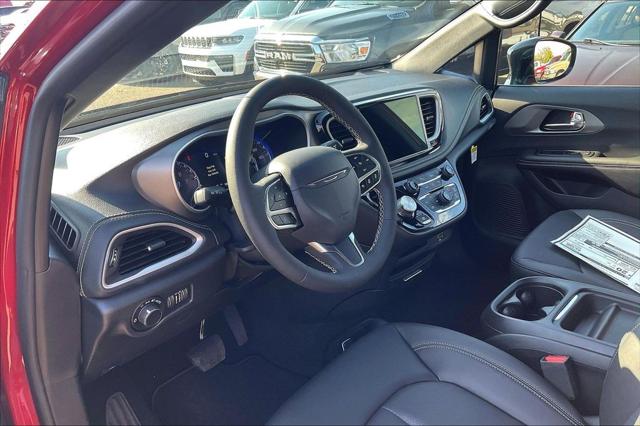 2027 Chrysler Pacifica Select AWD