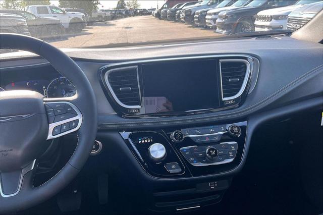 2027 Chrysler Pacifica Select AWD