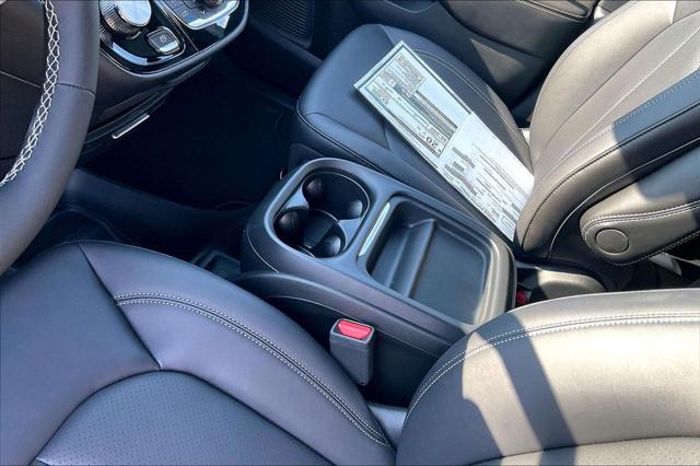 2027 Chrysler Pacifica Select AWD