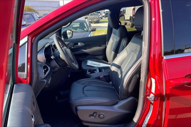 2027 Chrysler Pacifica Select AWD