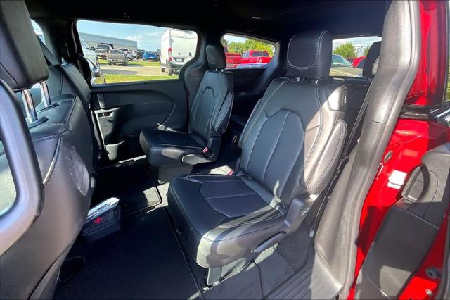 2027 Chrysler Pacifica Select AWD